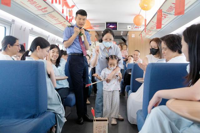 长三角铁路预计今日发送210万人次，动态调整列车开行方案